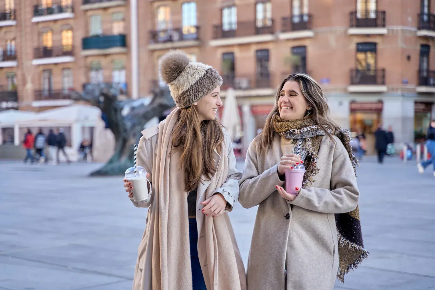 Amigos compartiendo comida